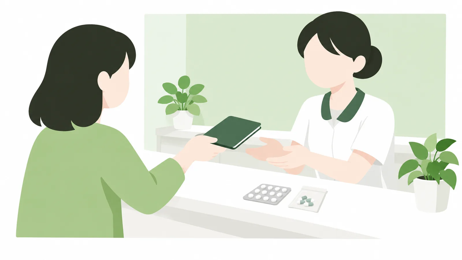 受付カウンターごしに、患者さんがお薬手帳を手渡し、スタッフが両手で受け取っている場面。手帳の横に錠剤のシート